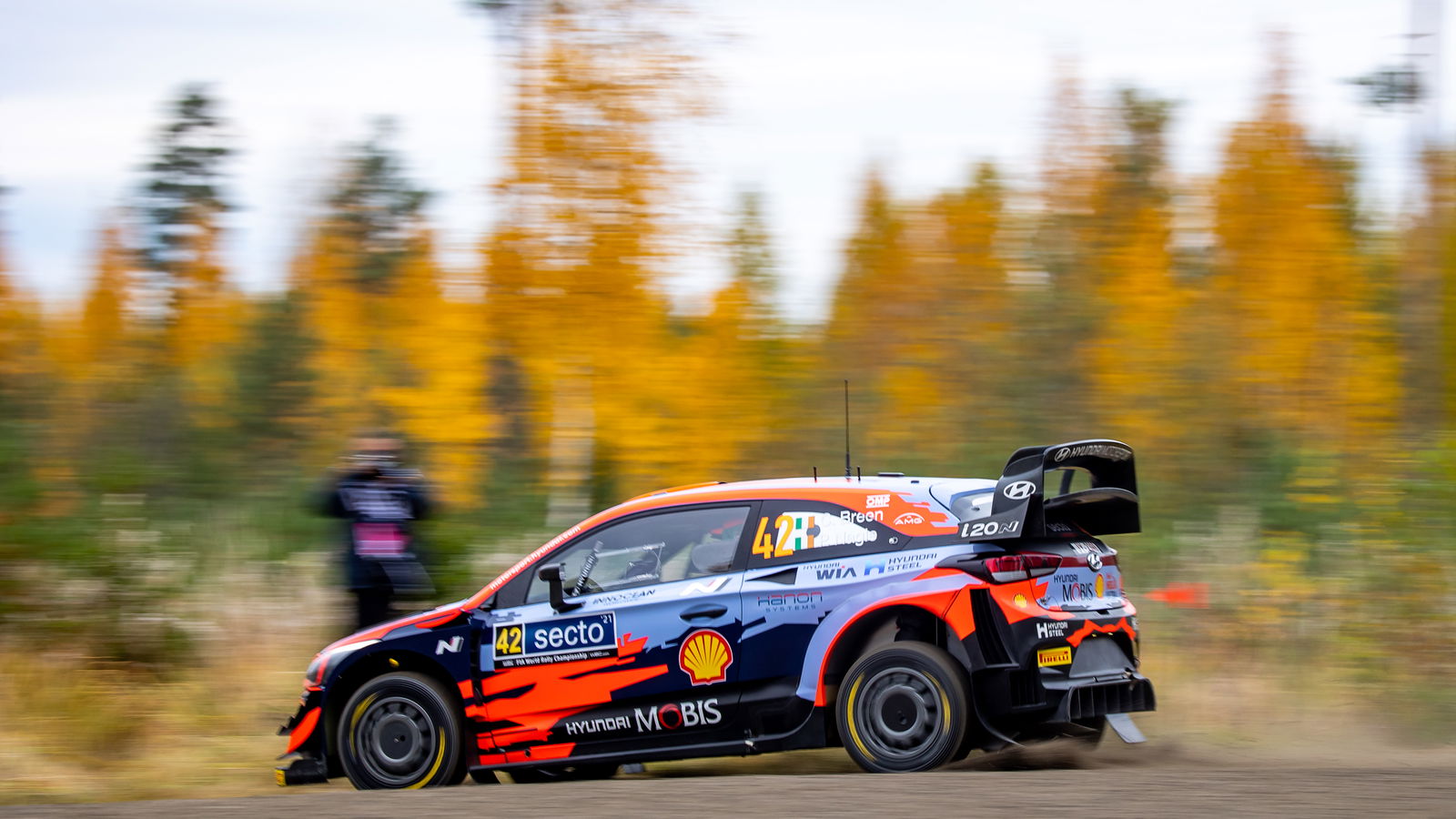 Breen leaves it late to snatch lead at Rally Finland